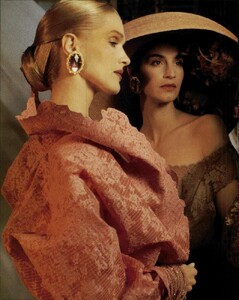 Vogue Italia March 1989 108.jpg