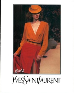 VogueItaliaMarch1989133.thumb.jpg.2f95e3df66e68440204b84c348c29ab9.jpg