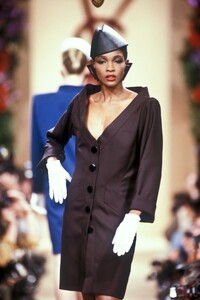 Yves Saint Laurent 1989 Haute Couture 179.jpg