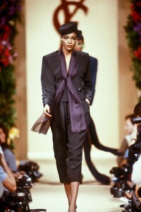 Yves Saint Laurent 1989 Haute Couture 52.jpg