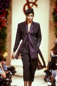 Yves Saint Laurent 1989 Haute Couture 53.jpg