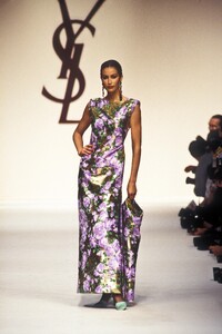 YvesSaintLaurent1993WomenRTW161.thumb.jpg.458692a6280c5d49bc9cfdcc18957753.jpg