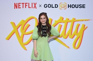 anna-cathcart-xo-kitty-netflix-x-gold-house-gold-light-series-screening-in-los-angeles-05-09-2023-3.jpg
