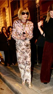 anna-wintour-at-the-vogue-world-after-party-at-maxim-s-in-paris-06-23-2024-0.thumb.jpg.61a20b9f1bc79eb6e10b4a6279318505.jpg