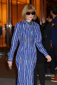 anna-wintour-leaving-the-ralph-lauren-fashion-show-in-new-york-city-04-29-2024-2.jpg