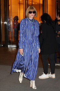 anna-wintour-leaving-the-ralph-lauren-fashion-show-in-new-york-city-04-29-2024-5.jpg