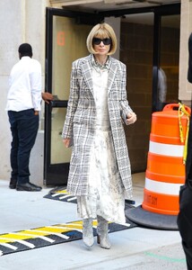 anna-wintour-proenza-schuler-show-at-nyfw-09-09-2022-3.thumb.jpg.2d68f8ab8a1c857ec375beab8f0c8aa3.jpg