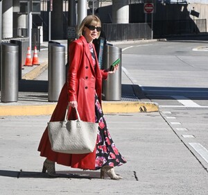 anna-wintour-wearing-a-maxi-red-leather-coat-and-snakeskin-boots-new-york-10-10-2022-2.jpg