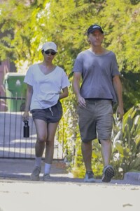 aubrey-plaza-and-jeff-baena-hike-together-in-griffith-park-07-05-2024-2.jpg