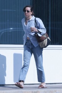 aubrey-plaza-heads-to-a-studio-in-los-angeles-07-16-2024-1.jpg