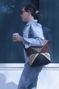 aubrey-plaza-heads-to-a-studio-in-los-angeles-07-16-2024-2.jpg