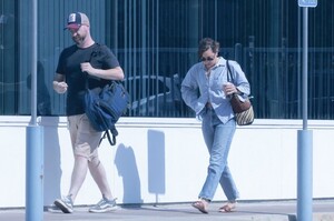 aubrey-plaza-heads-to-a-studio-in-los-angeles-07-16-2024-3.jpg