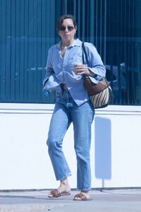 aubrey-plaza-heads-to-a-studio-in-los-angeles-07-16-2024-4.jpg