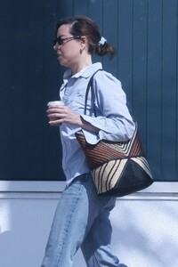 aubrey-plaza-heads-to-a-studio-in-los-angeles-07-16-2024-5.jpg