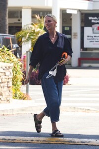 charlize-theron-check-out-some-property-in-studio-city-05-10-2024-1.jpg