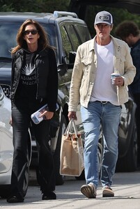 cindy-crawford-and-rande-gerber-out-in-malibu-05-25-2024-2.jpg