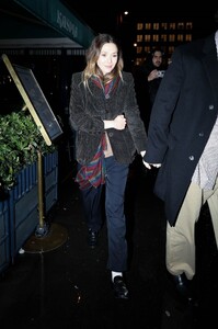 elizabeth-olse-mary-kate-olsen-and-ashley-olsen-night-out-in-paris-03-01-2024-9.jpg