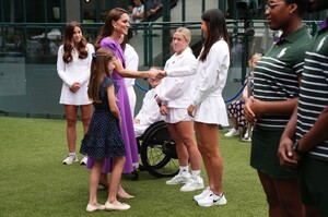 emma-raducanu-meets-kate-middleton-and-princess-charlotte-at-wimbledon-in-london-07-14-2024-3.jpg