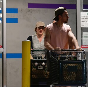 hilary-duff-shopping-in-los-angeles-07-07-2024-0.jpg