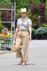 j.lo-s-hamptons-chic-a-fourth-of-july-fashion-statement-0.jpg