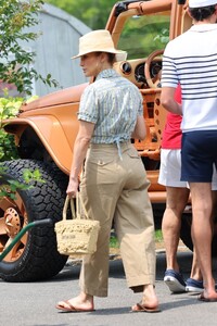 j.lo-s-hamptons-chic-a-fourth-of-july-fashion-statement-8.jpg