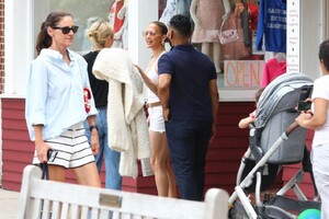 j.lo-s-hamptons-chic-decoding-the-diva-s-summer-style-essentials-5.jpg