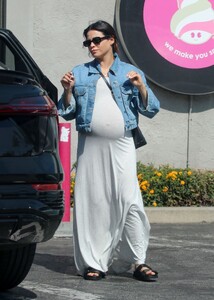 jenna-dewan-at-menchie-s-frozen-yogurt-in-la-05-29-2024-56.jpg