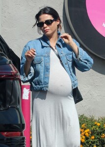 jenna-dewan-at-menchie-s-frozen-yogurt-in-la-05-29-2024-58.jpg