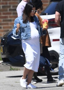 jenna-dewan-eating-a-huge-cup-of-fruit-while-out-in-los-angeles-05-05-2024-1.jpg
