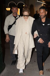 jennifer-lopez-and-manager-benny-medina-at-gigi-manko-restaurant-in-paris-05-07-2024-2.jpg