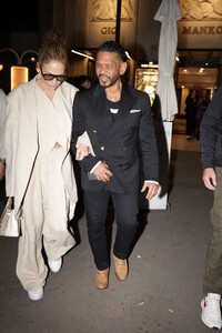 jennifer-lopez-and-manager-benny-medina-at-gigi-manko-restaurant-in-paris-05-07-2024-4.jpg