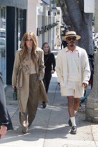 jennifer-lopez-arrives-at-an-event-in-brentwood-05-19-2024-8.jpg