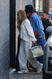 jennifer-lopez-arrives-at-her-dance-studio-05-31-2024-0.jpg