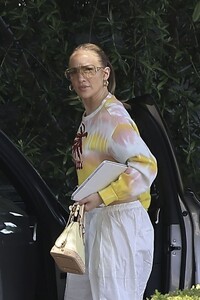 jennifer-lopez-at-her-friend-s-house-in-beverly-hills-05-27-2024-7.jpg