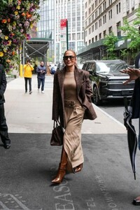 jennifer-lopez-out-in-new-york-05-05-2024-0.jpg