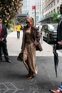 jennifer-lopez-out-in-new-york-05-05-2024-2.jpg
