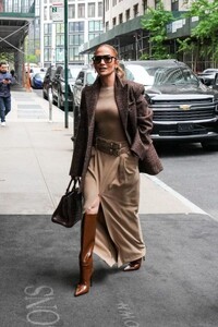 jennifer-lopez-out-in-new-york-05-05-2024-5.jpg