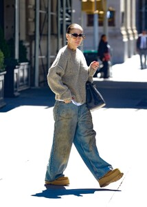 jennifer-lopez-s-chic-transformation-new-york-04-26-2024-2.jpg