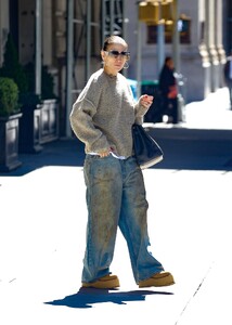 jennifer-lopez-s-chic-transformation-new-york-04-26-2024-5.jpg