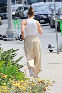 jennifer-lopez-shopping-at-the-grove-in-west-hollywood-06-08-2024-1.jpg