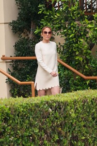 jennifer-lopez-stuns-in-chic-ivory-ensemble-a-masterclass-in-elegant-fashion-2.jpg
