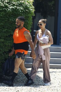 jlo-s-jaw-dropping-gym-look-fitness-meets-high-fashion-in-the-hamptons-2.jpg