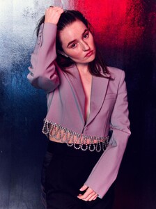 kaitlyn-dever-the-sunday-times-november-2019-16.jpg