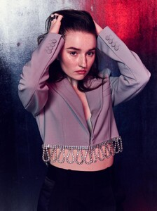 kaitlyn-dever-the-sunday-times-november-2019-18.jpg