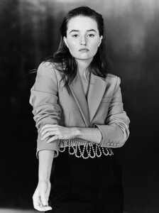 kaitlyn-dever-the-sunday-times-november-2019-21.jpg