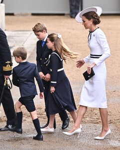 kate-middleton-arrives-for-the-king-s-birthday-parade-in-london-06-15-2024-4.jpg