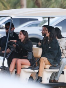 kendall-jenner-at-2024-stagecoach-in-indio-04-28-2024-0.jpg