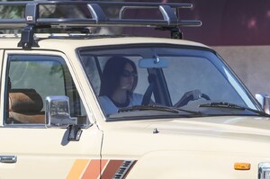 kendall-jenner-cruise-inside-of-her-vintage-toyota-land-cruiser-suv-through-the-streets-of-la-07-28-2024-1.jpg