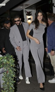 kendall-jenner-rocks-chic-khy-sueded-ensemble-in-paris-0.thumb.jpg.9e9f8bda9866922a8db9a0a0970b05c6.jpg