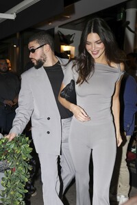 kendall-jenner-rocks-chic-khy-sueded-ensemble-in-paris-1.thumb.jpg.c5bc502f227c1beff1508c01faac6d97.jpg
